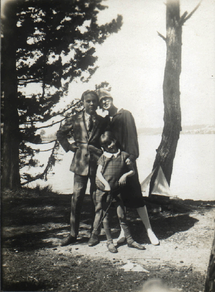 Yvonne Mazier, Louis Deloustal, Simone Deloustal